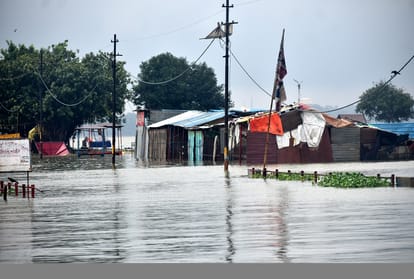 Prayagraj Flood Flood threat increases in Prayagraj due to release of lakhs of cusecs of water