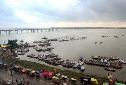 Prayagraj Flood Flood threat increases in Prayagraj due to release of lakhs of cusecs of water