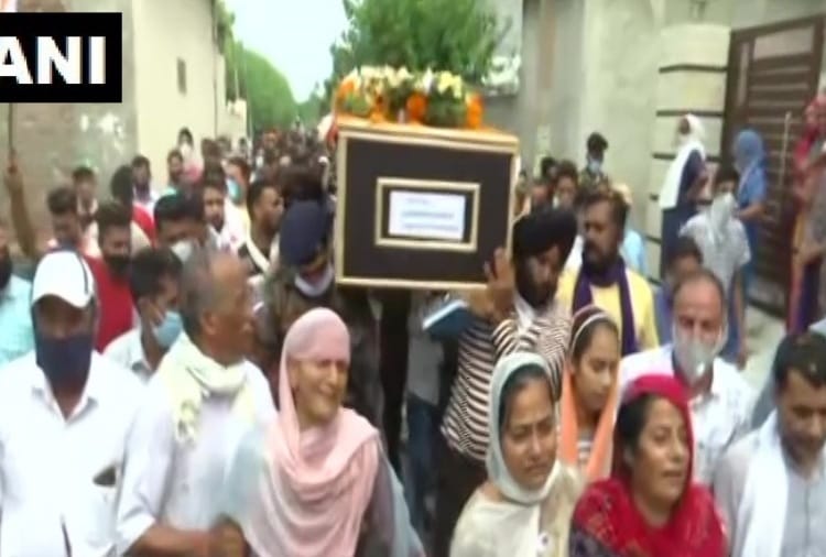 Last rites of Shaheed Subedar Rajesh Kumar at Native village in Hoshiarpur