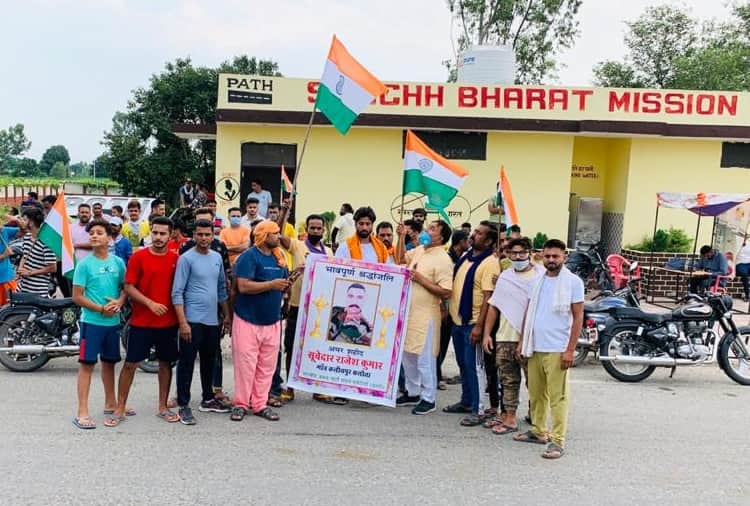 Last rites of Shaheed Subedar Rajesh Kumar at Native village in Hoshiarpur