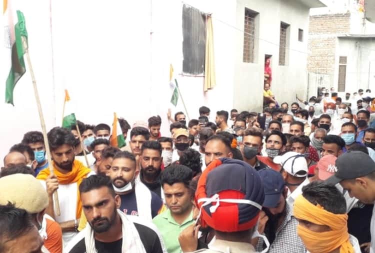 Last rites of Shaheed Subedar Rajesh Kumar at Native village in Hoshiarpur