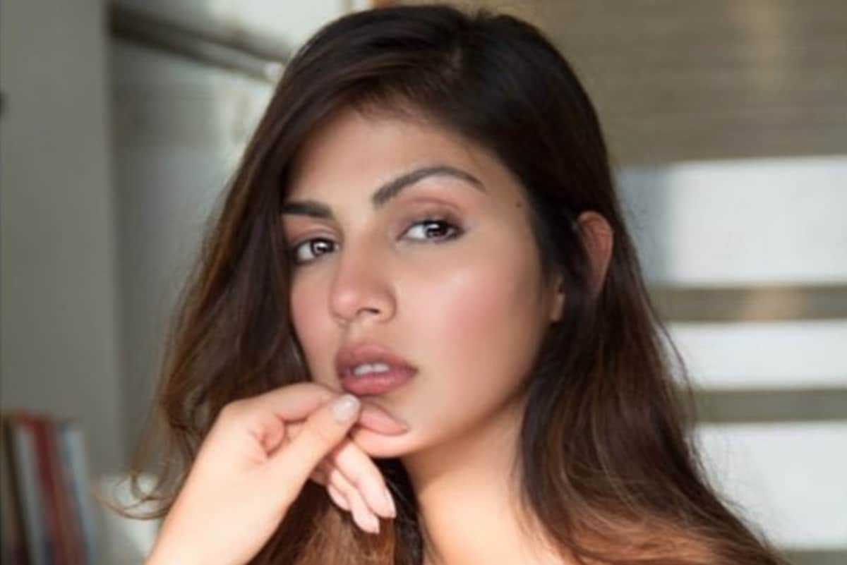 Mother's Day 2021: Rhea Chakraborty wishes her mom with throwback pic write meaasge