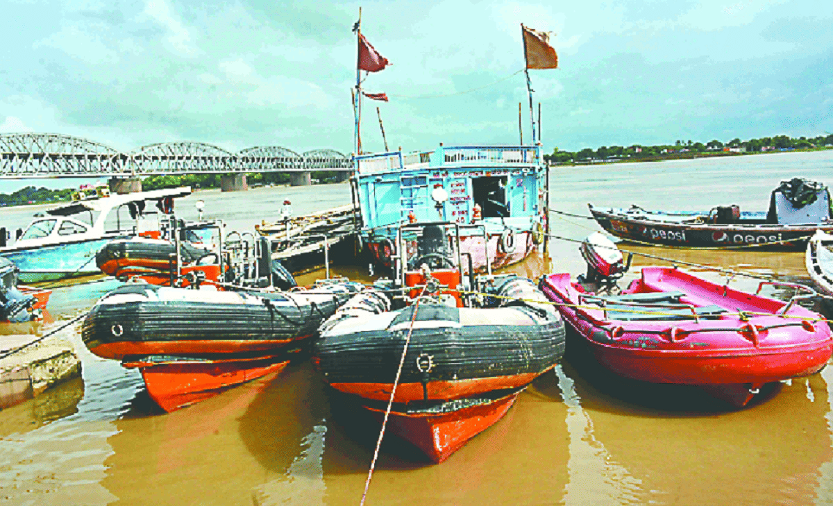 Varanasi Ganga water level increasing: Ganga near danger point temple submerged