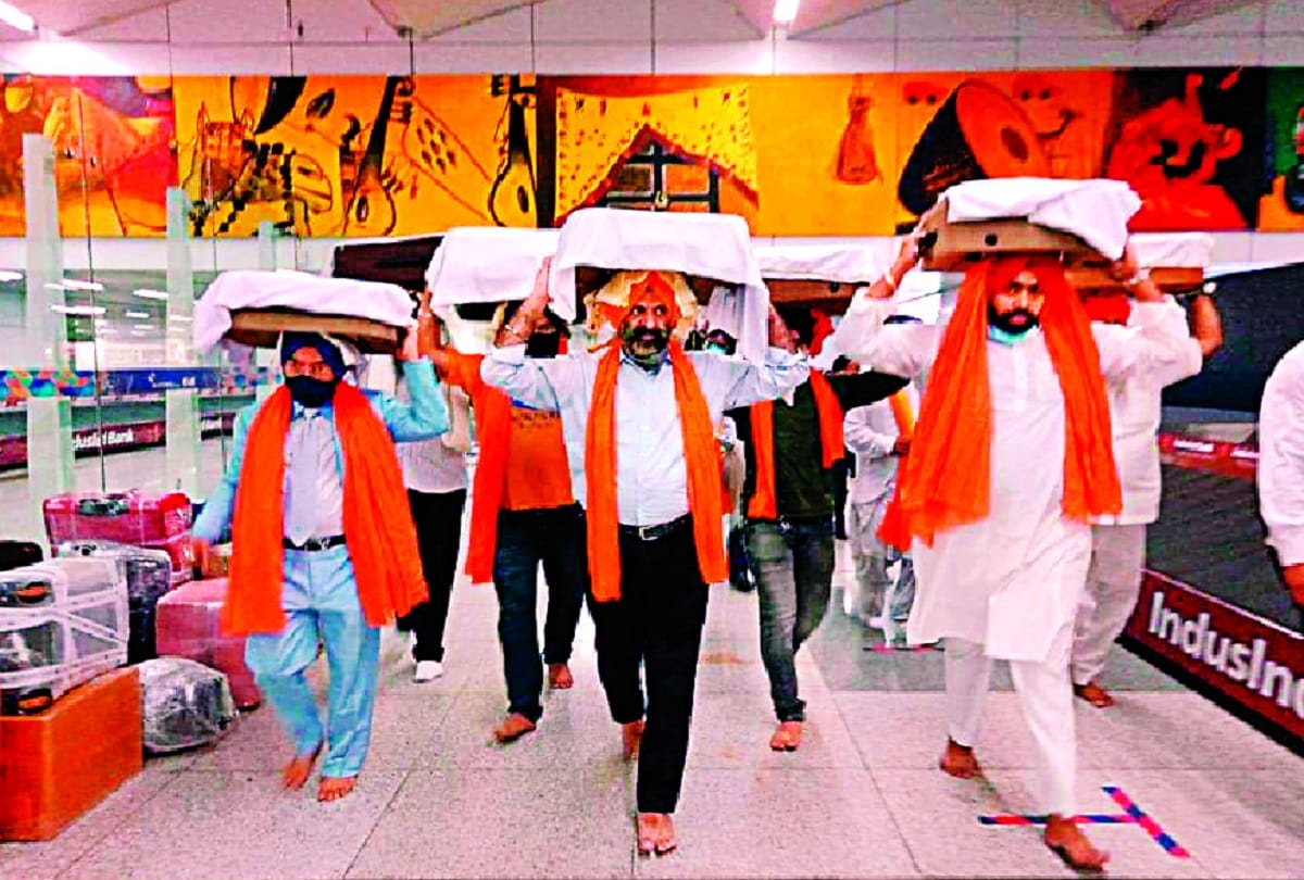 180 Sikhs reach India from Afghanistan