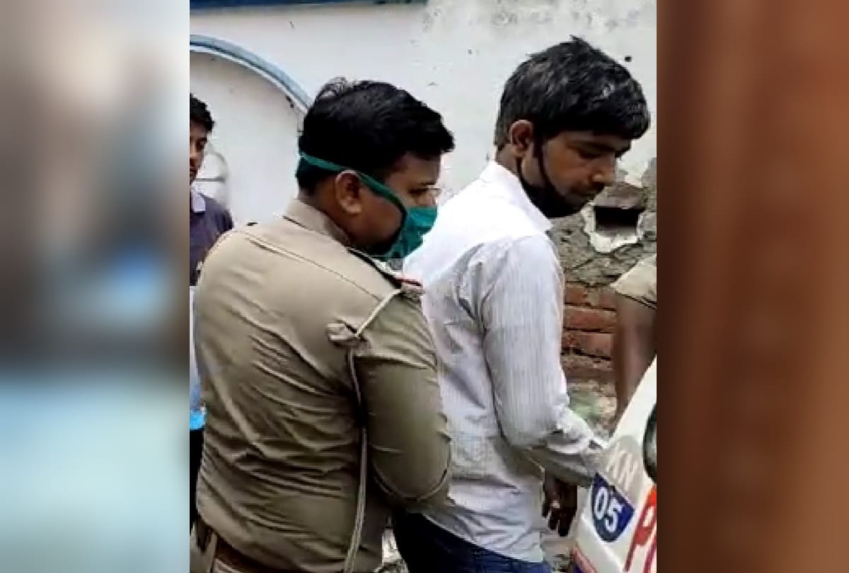 Greater noida husband killed wife then himself call police for arrest feel no guilt smoke in front of police