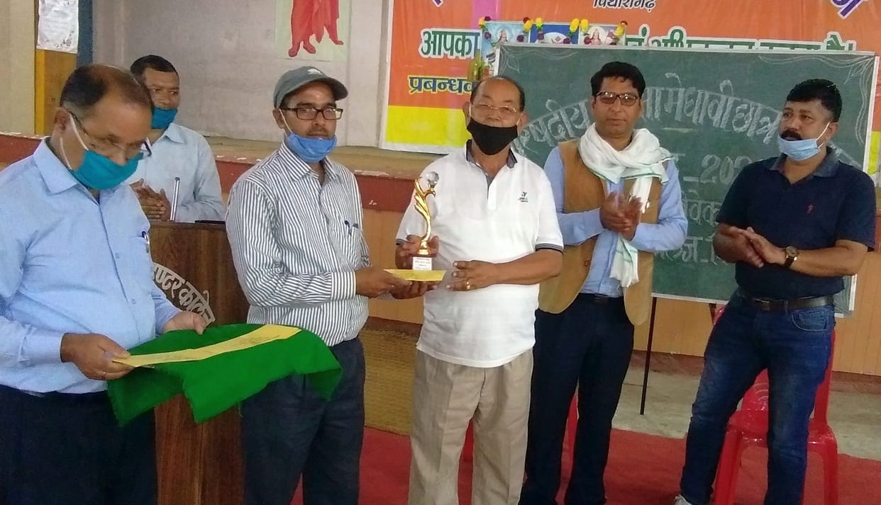 Students who performed excellently in the council exams honored