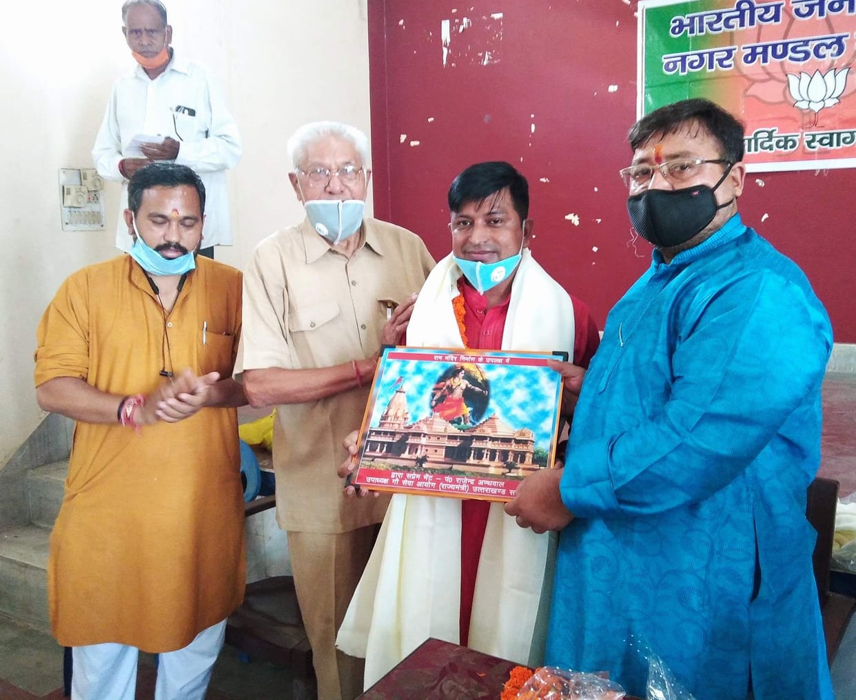 BJP Municipal Board honored car workers