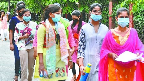 Vice Chancellor reached Bareilly College and checked examination center