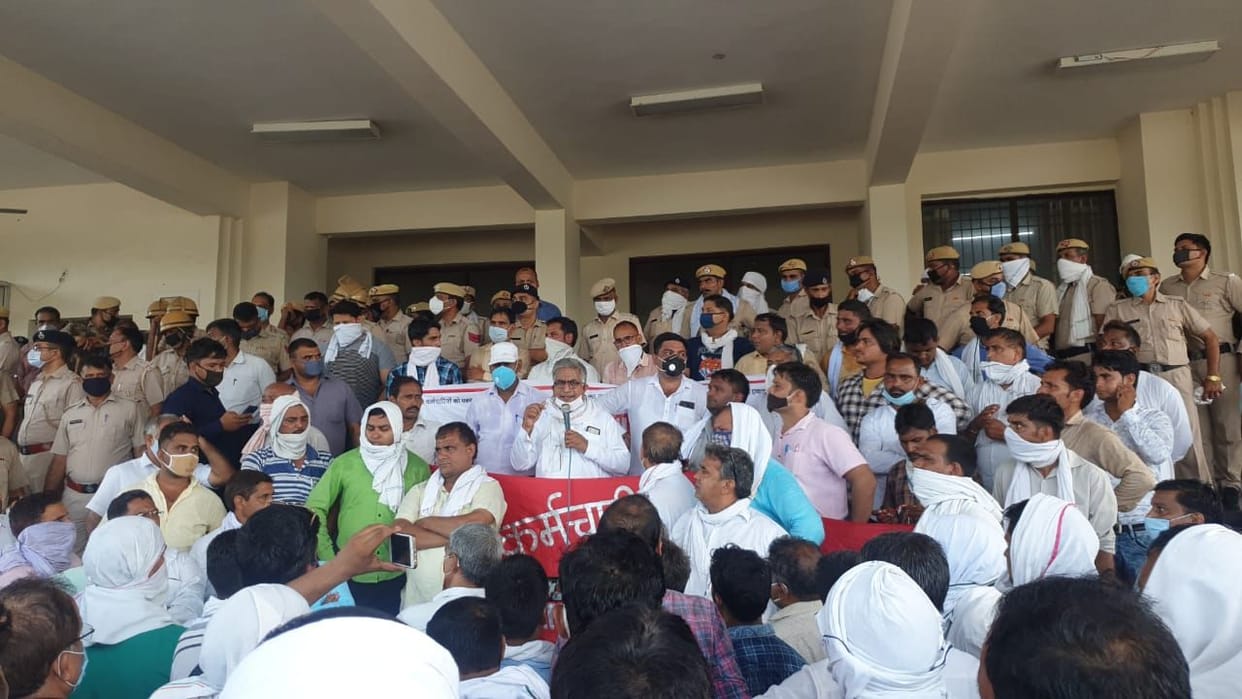 electricity workers took out protest march