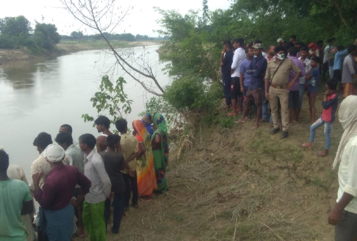 crocodile dragged boy who went fishing in river at Maharajganj