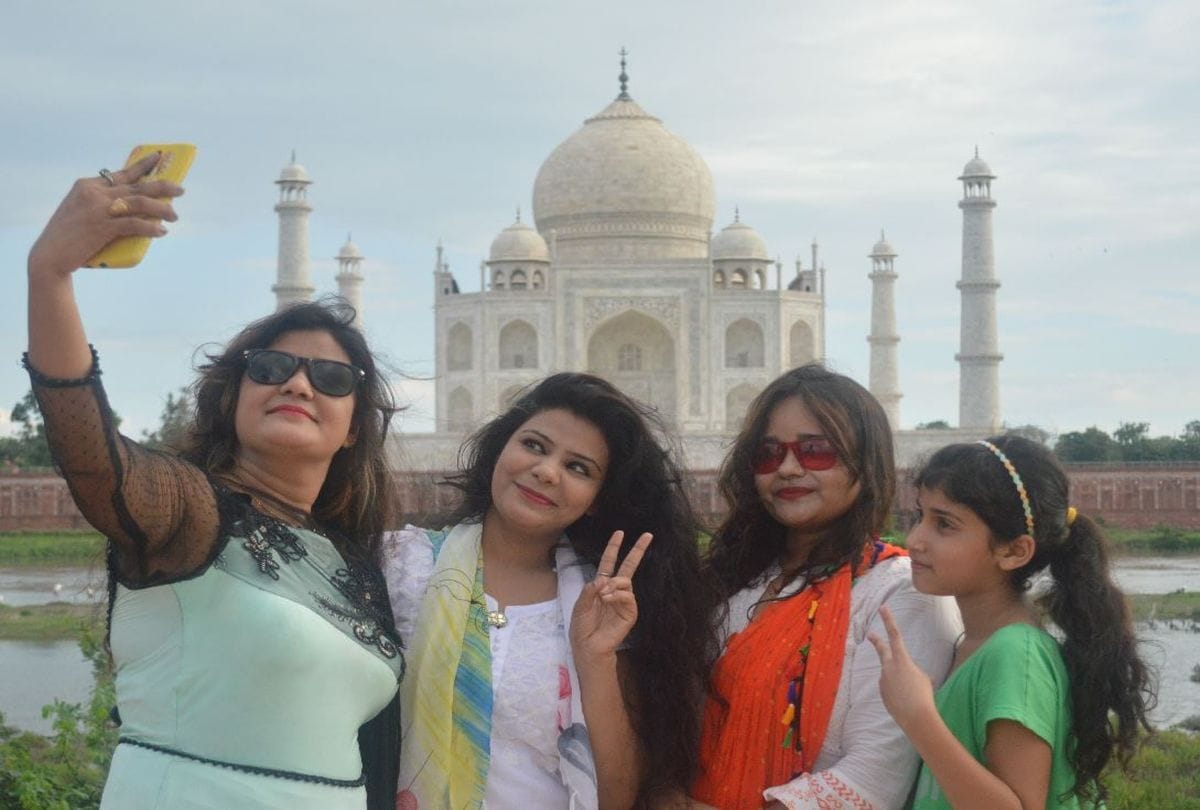 Agra Taj Mahal News only 959 tourists visited monuments
