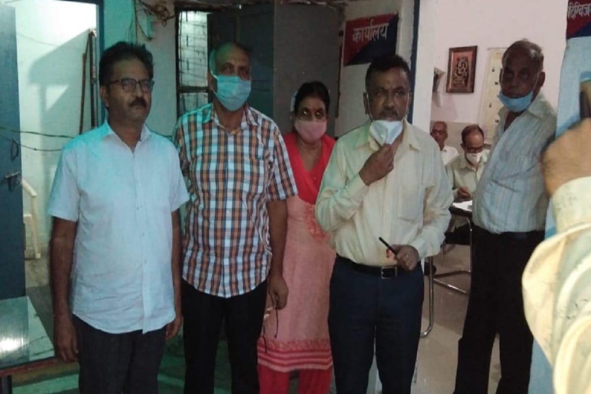 Meerut News: Anti Corruption team arrested Kanungo during taking bribe