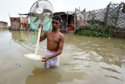 Prayagraj Flood News today update: Flood in Ganges and Yamuna again- ganga reached Lete Hanuman temple