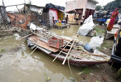 Prayagraj Flood News today update: Flood in Ganges and Yamuna again- ganga reached Lete Hanuman temple