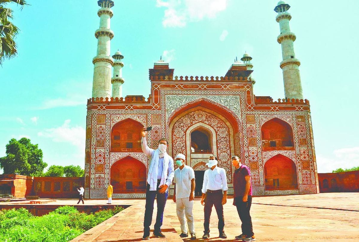 Agra Taj Mahal News only 959 tourists visited monuments