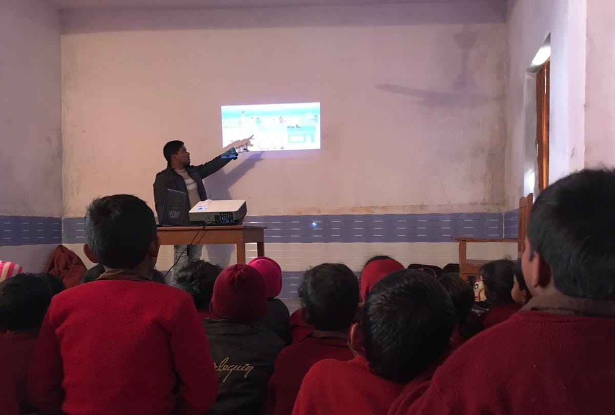 Teachers' Day 2020: Special Story Of Hardworking Teacher In Maharajganj