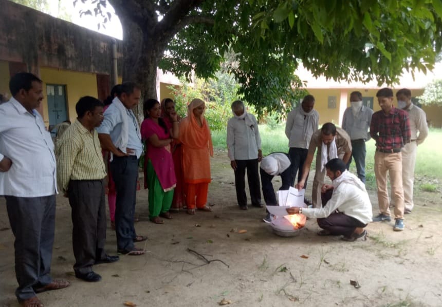 Teachers burn Holi with educational certificates