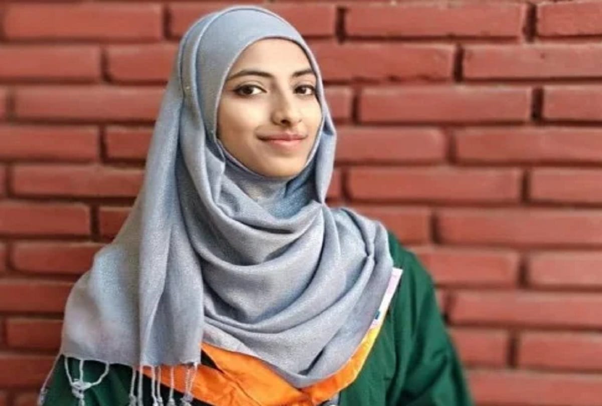 AMU student did not get job, because she weared hijab