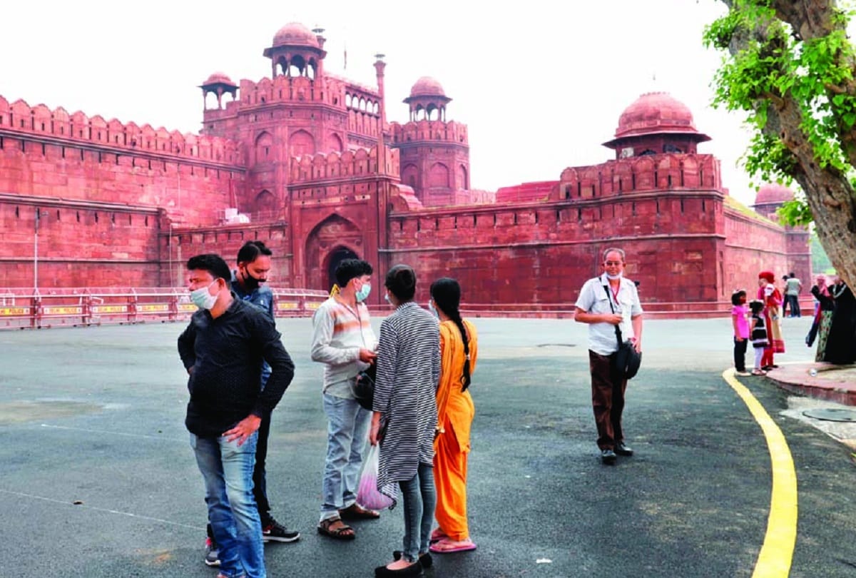 People returns to tourist places in Delhi