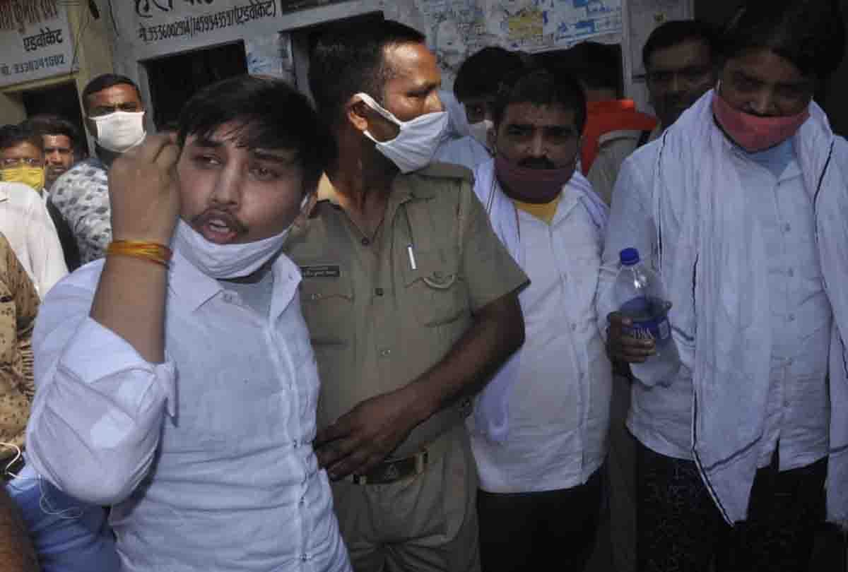 vikas dubey kanpur news: Jai Bajpai's three brothers surrender in Kanpur gangster court