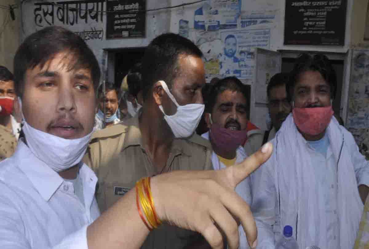 vikas dubey kanpur news: Jai Bajpai's three brothers surrender in Kanpur gangster court