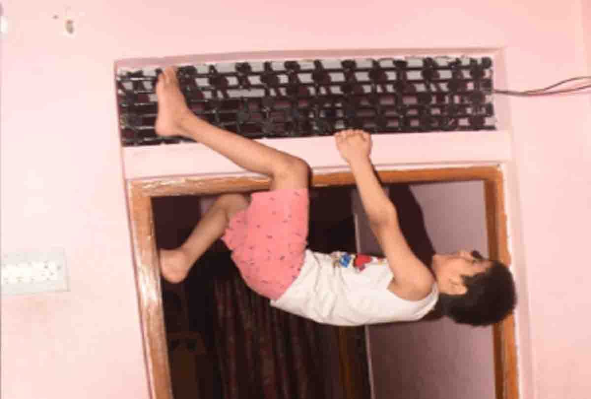 Kanpur's Spider-Baby, Climbing Wall in Blink of an Eye