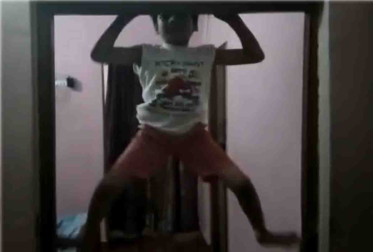 Kanpur's Spider-Baby, Climbing Wall in Blink of an Eye