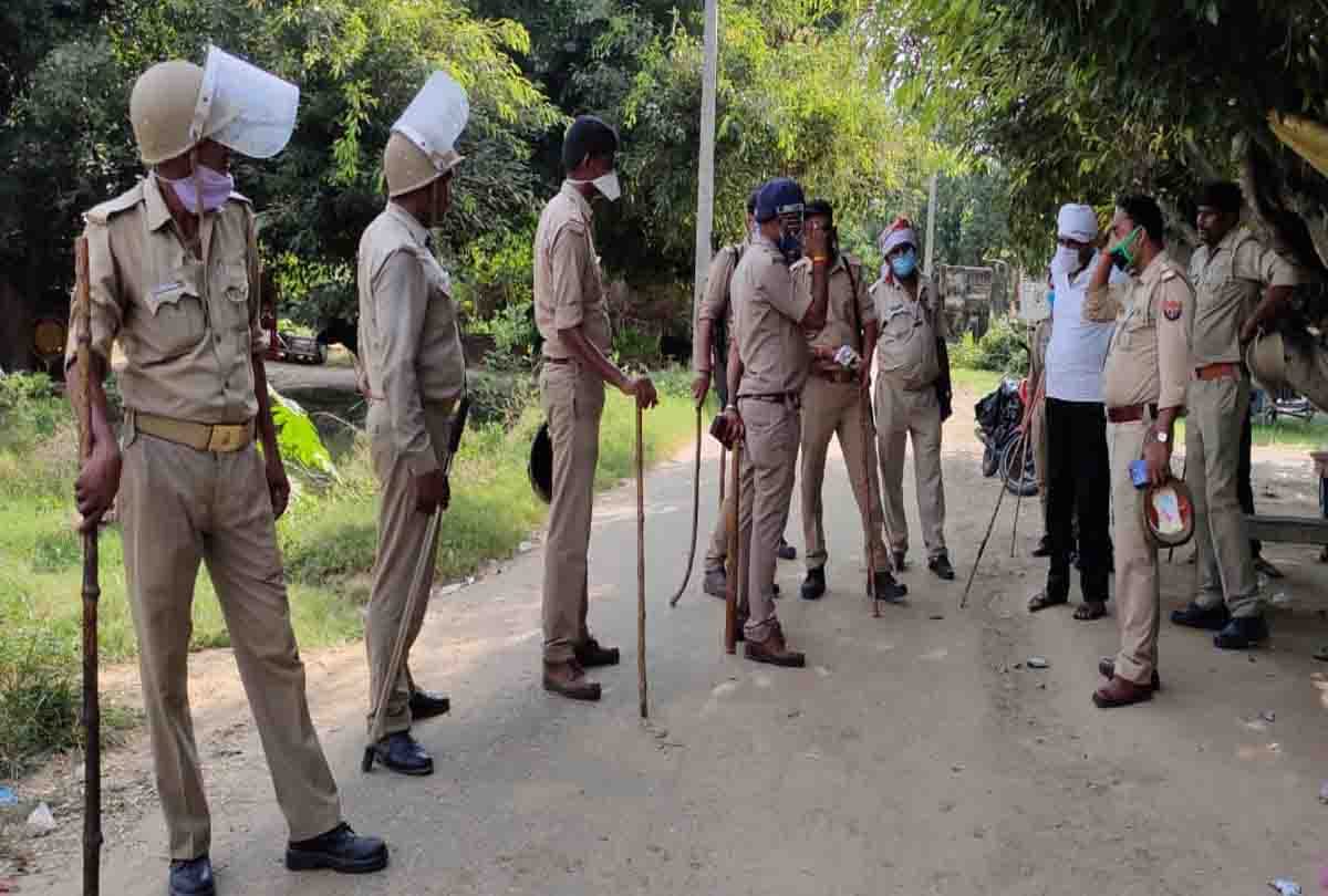 Stone pelting on laying power line, six people injured
