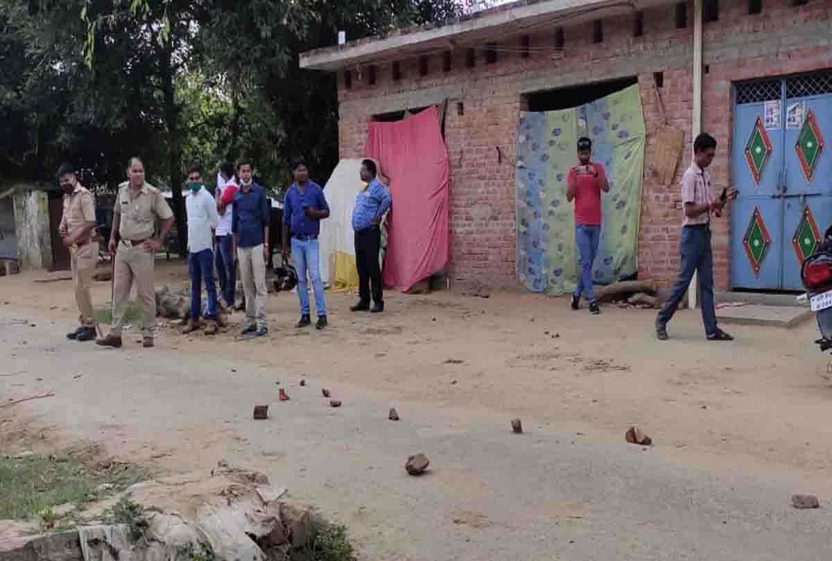 Stone pelting on laying power line, six people injured