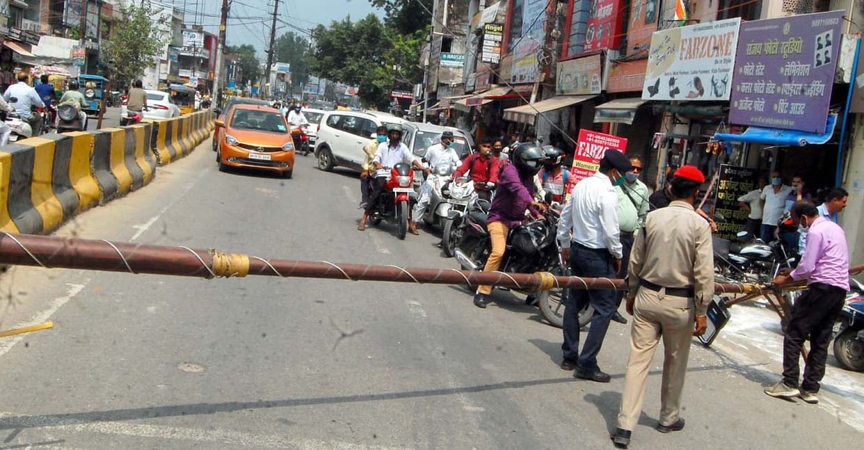 Uncontrolled tanker collides with dividers, poles broken