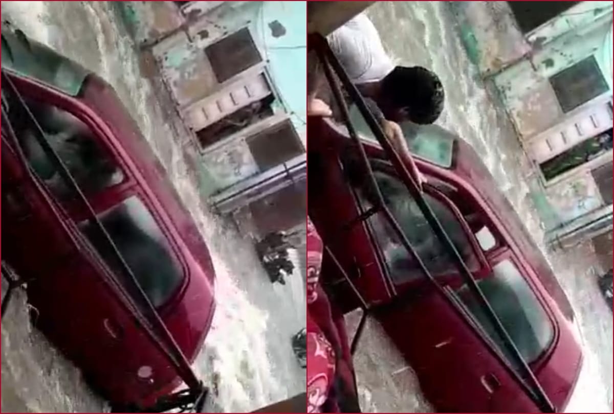 Car swept into Yamuna due to Heavy Rain In Mathura