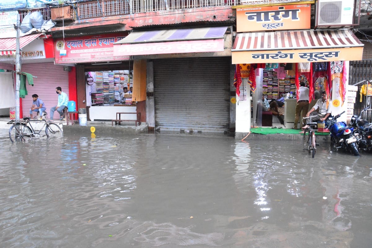Waterlogging on roads due to rain