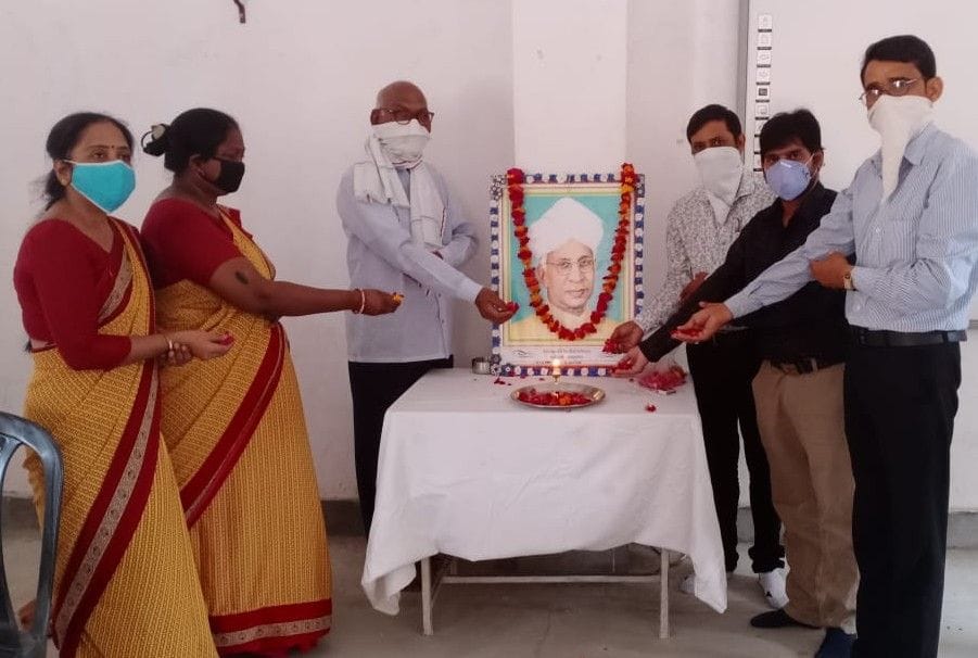 Hathras: Gurus honored on Teacher's Day