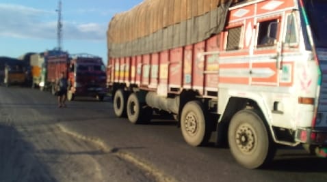 The filling of the pit of the highway started in Fatehganj East, the highway was jammed for five hours