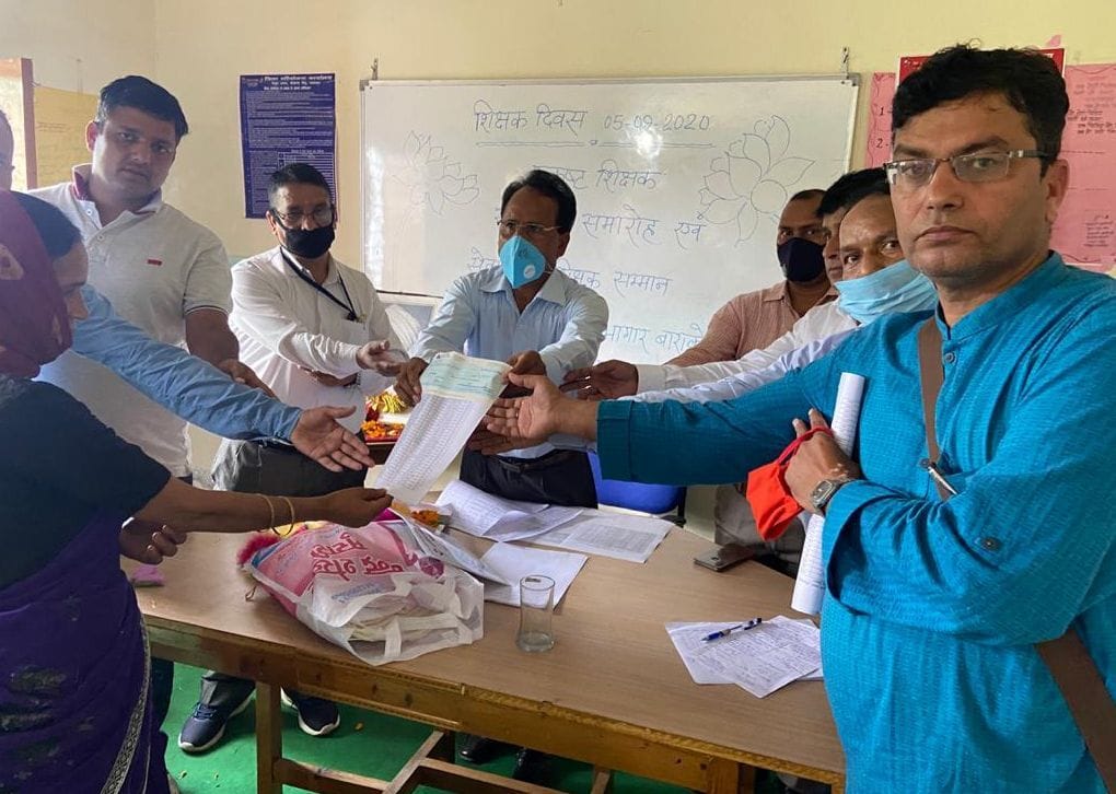 Teachers Association became helpful for the family of Shiksha Mitra
