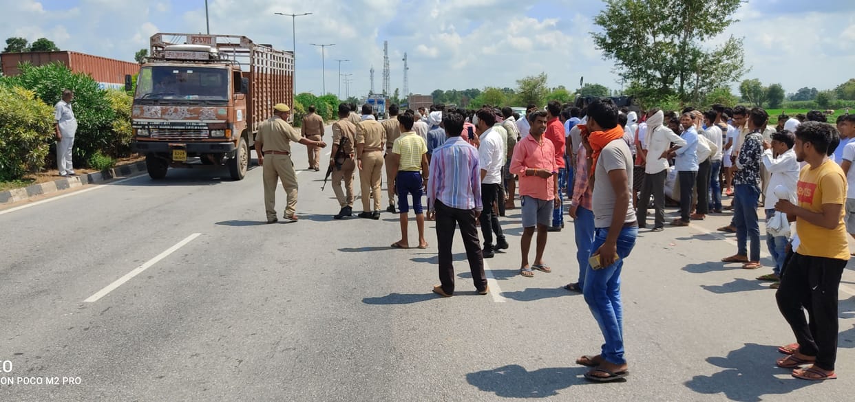 The trailer crushed the bike rider on the highway in etawah