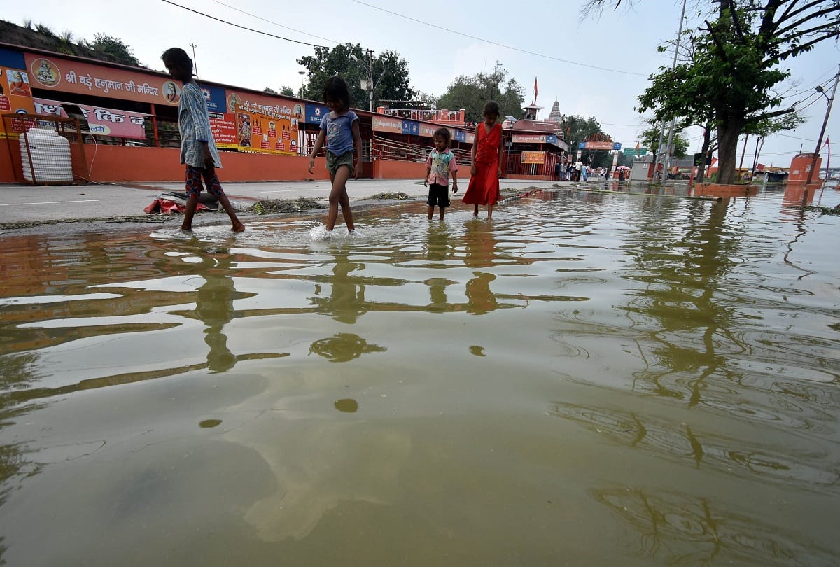 Ganga returned from the gate of big Hanuman, Yamuna too calm, currently the danger of flooding averted