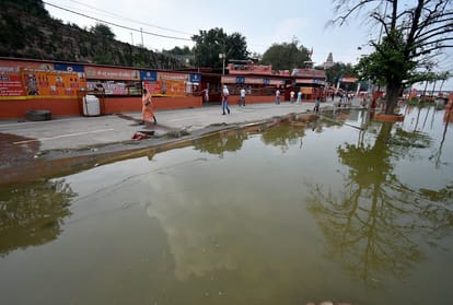 Ganga returned from the gate of big Hanuman, Yamuna too calm, currently the danger of flooding averted