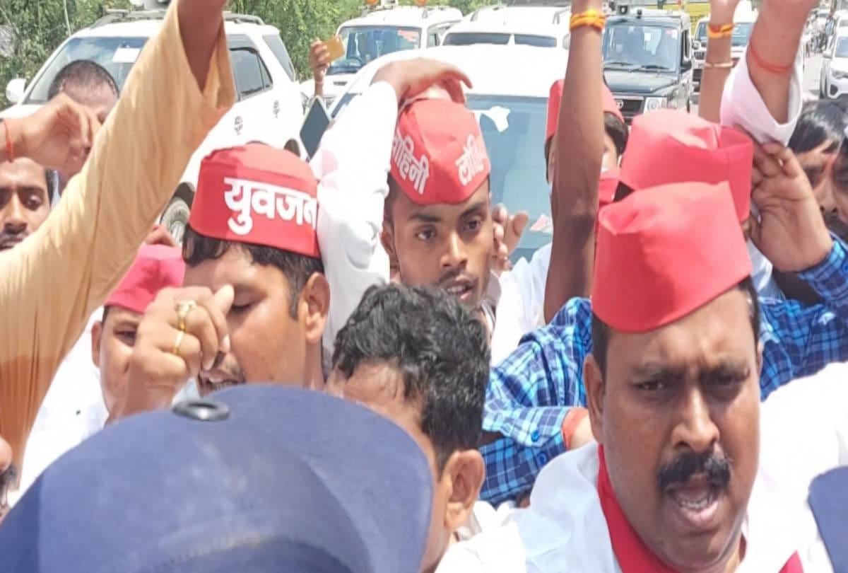 protest of samajwadi party in Shravasti