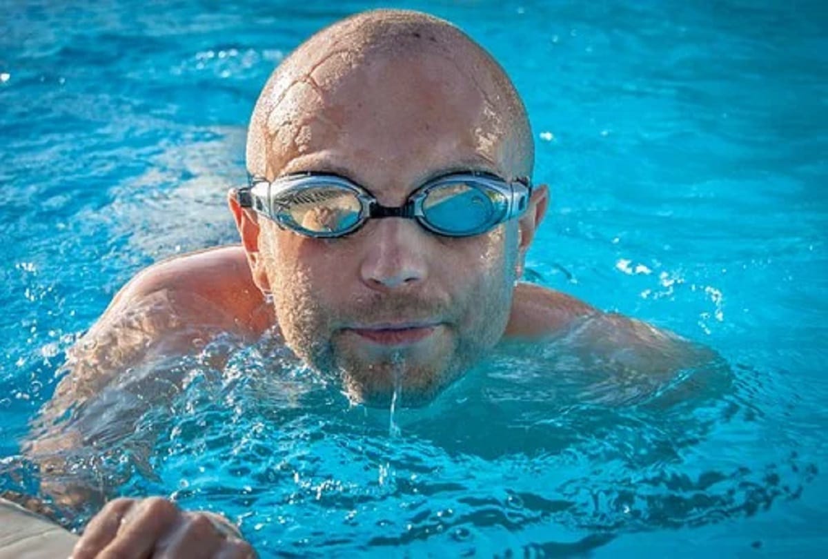 benefits of swimming reduce fat and control cholesterol