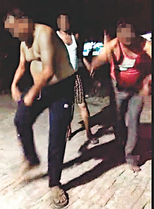 Excise Department soldiers dancing on DJ during Corona era in lakhimpur kheri