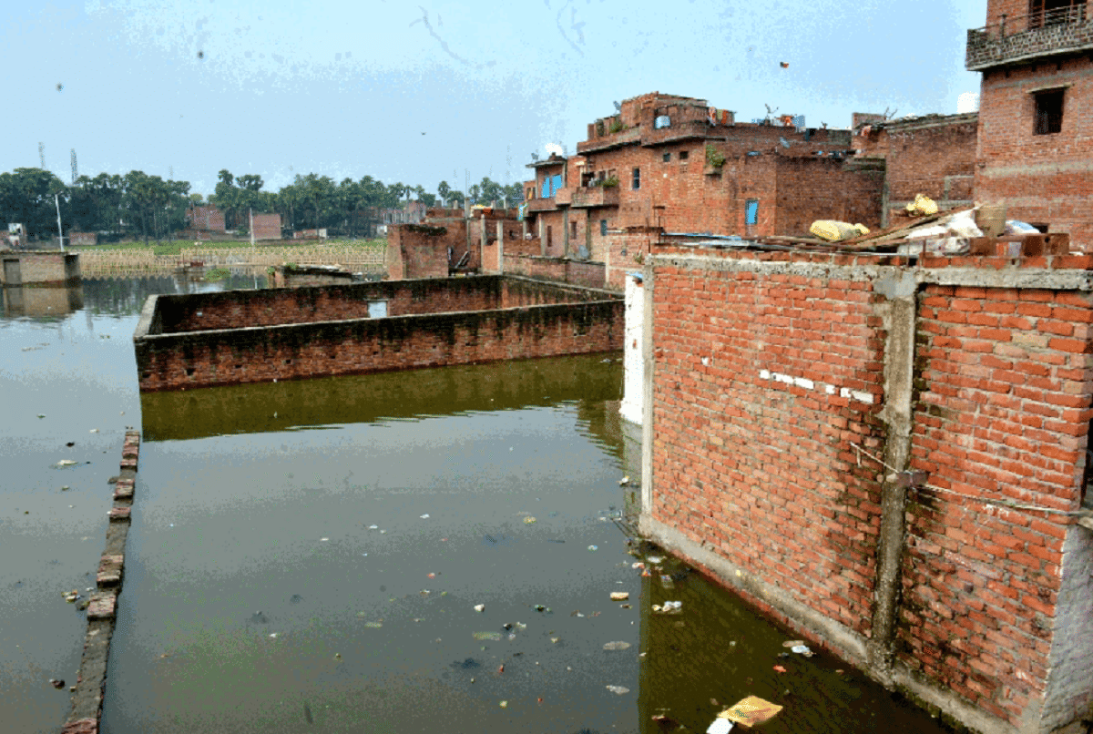 Varanasi Ganga water level increasing: Ganga near danger point temple submerged