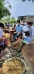 सदर ब्लॉक के मुंडेरा बुजुर्ग में कुपोषित बच्चों के लिए डीएम अमित किशोर ने दुधारू गाय और पौष्टिक आ