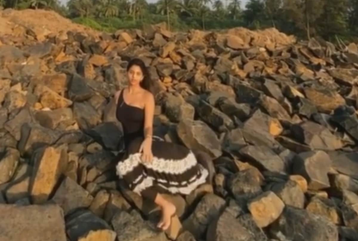 shah rukh khan daughter suhana khan share photo caption island girl