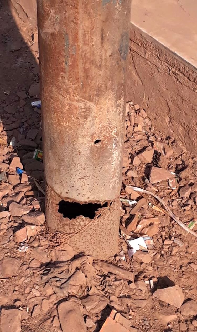 Electric poles are hugged, people living in panic
