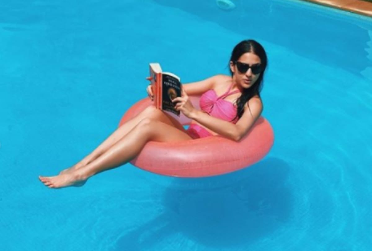 Sara Ali Khan shared pictures on Instagram chilling in the pool