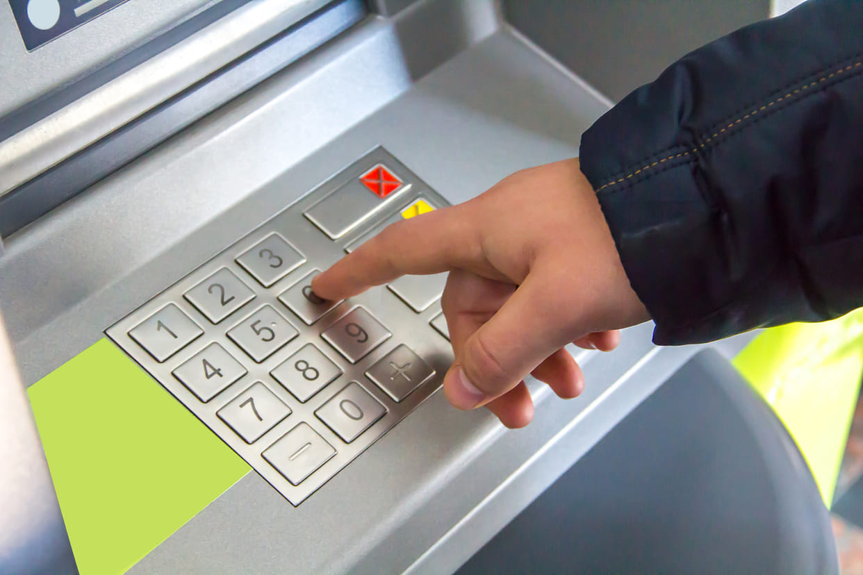 Delhi: Used to cheat banks through ATM