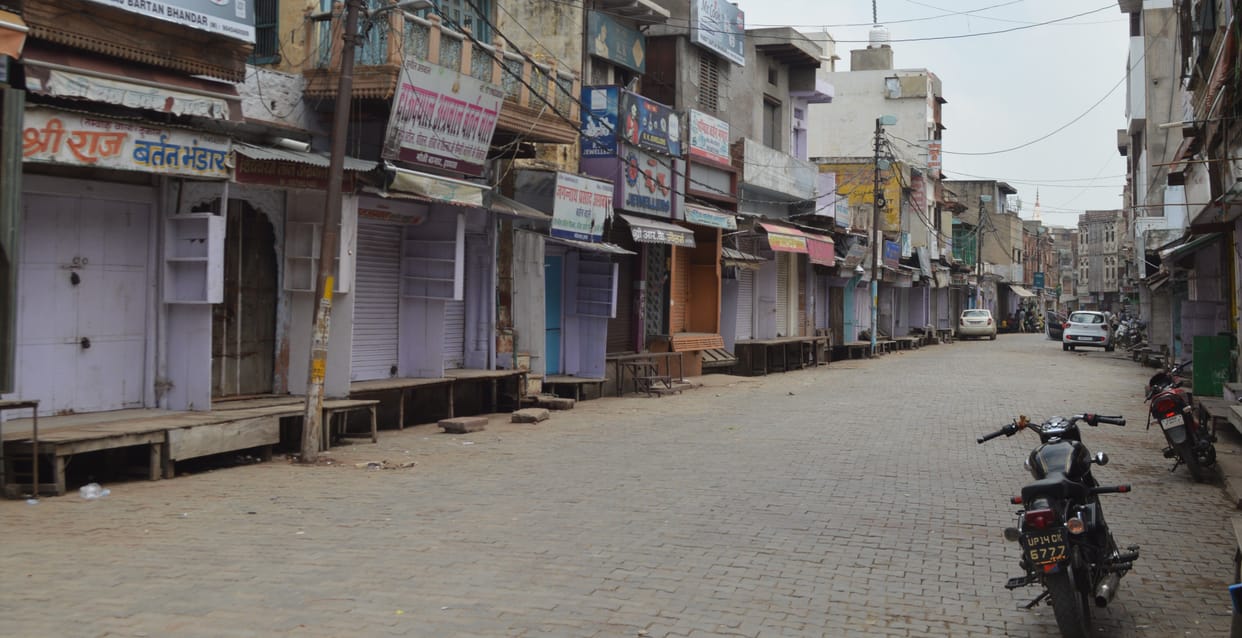 Hathras: Morning snacks at snack shops, silence in other markets