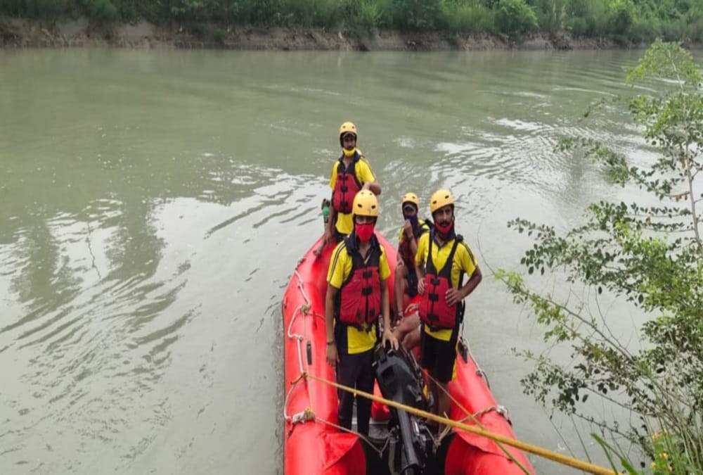 Dehradun Accident News: Loader falls into Shakti nahar with husband wife, dead body recovered