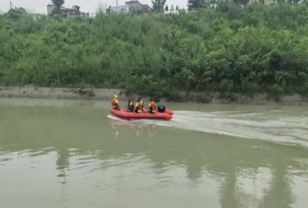 Dehradun Accident News: Loader falls into Shakti nahar with husband wife, dead body recovered